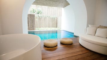 Oceanfront Garden Pool Suite | Premium bedding, minibar, in-room safe, desk