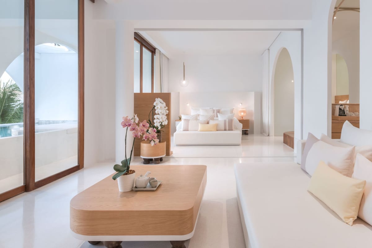 Ropa de cama de alta calidad y minibar 