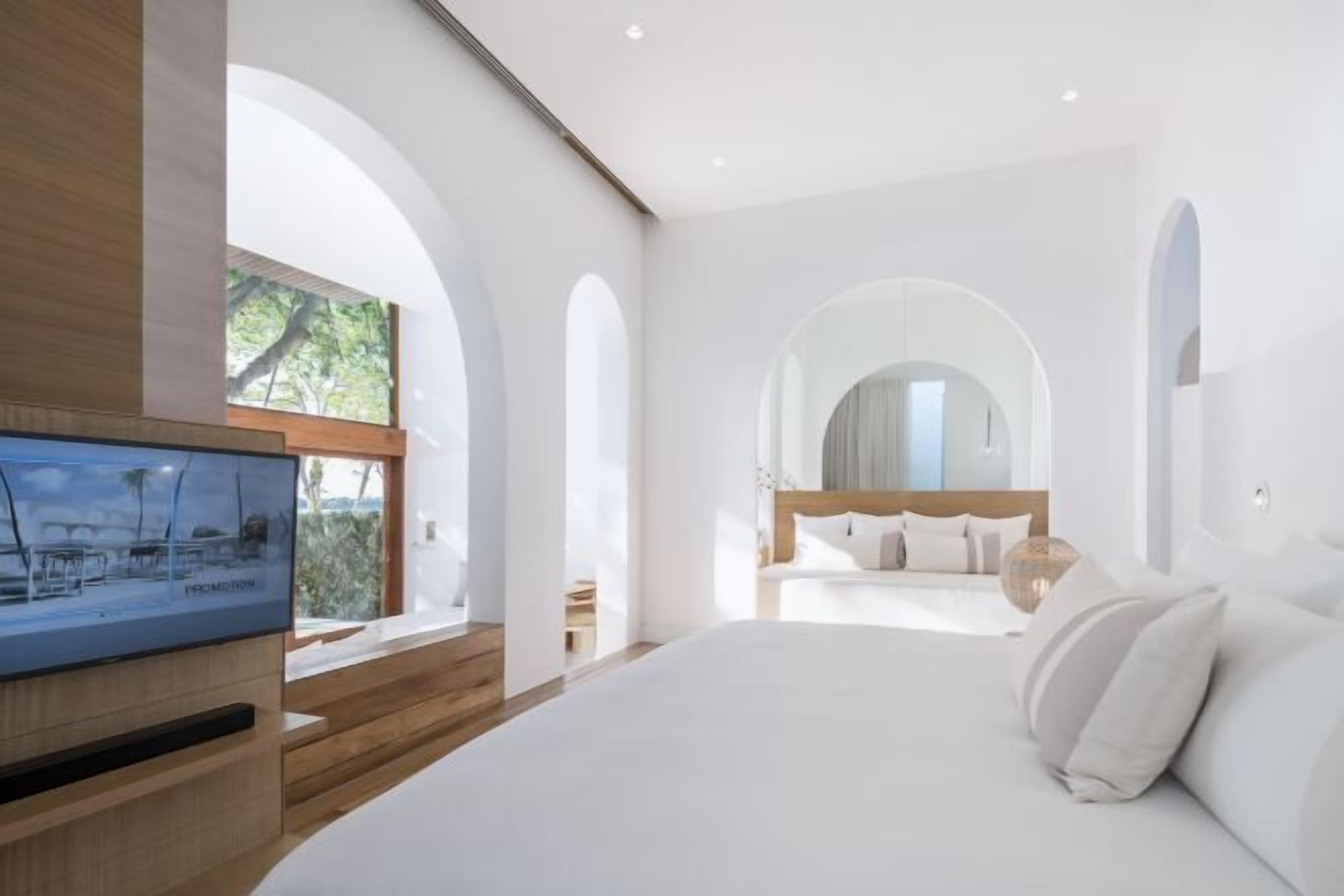 Premium bedding, minibar, in-room safe, desk