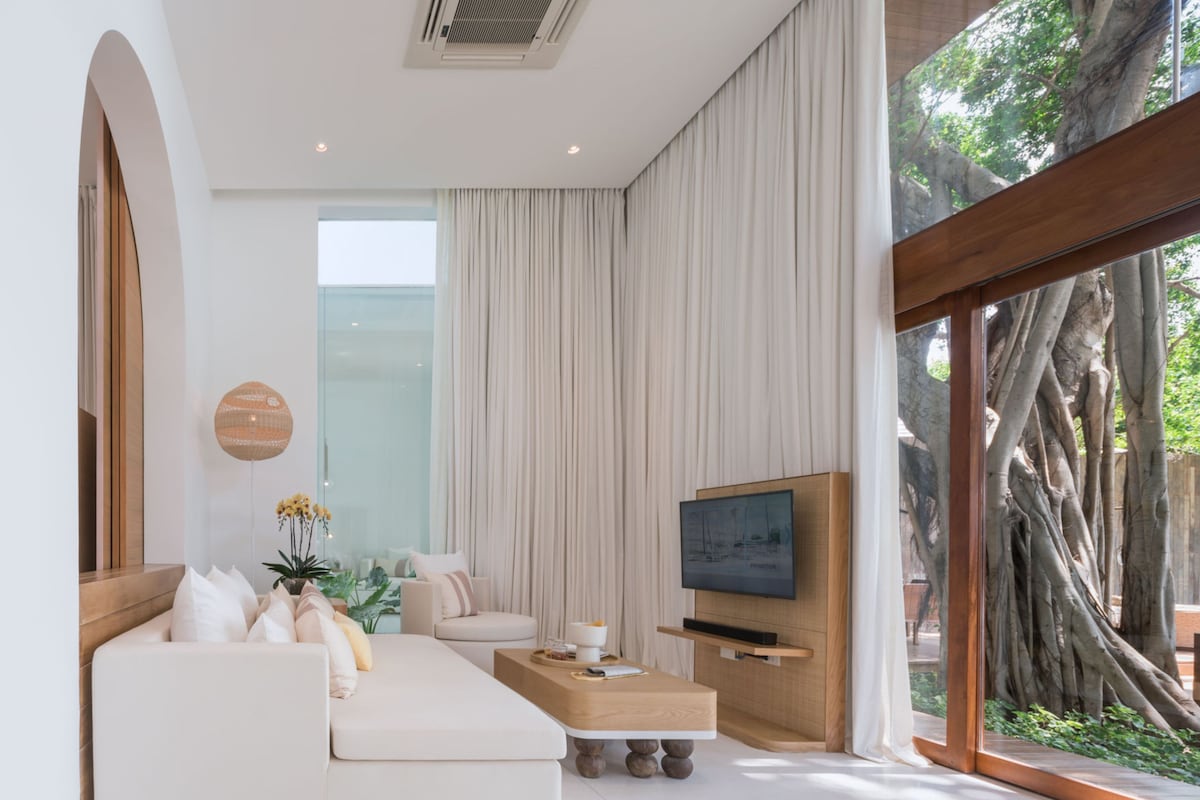 Ropa de cama de alta calidad y minibar 