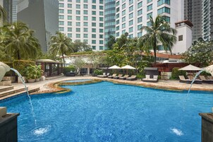 Outdoor pool, free pool cabanas, pool loungers