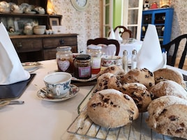 Se sirven cenas y cocina británica