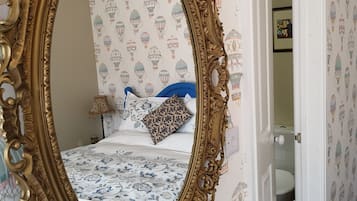 Habitación doble Premium | Decoración personalizada, muebles diferentes y escritorio