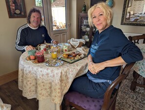 Der serveres aftensmad
