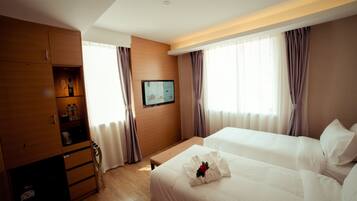 Standard Twin Room (Low Floor) | In-room safe, desk, soundproofing, iron/ironing board (on request)