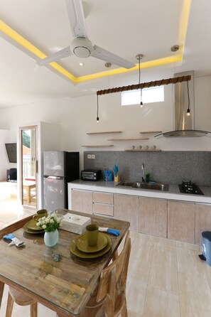Apartment, 1 Bedroom | In-room dining - Green Studio Apartment Sanur (Denpasar)