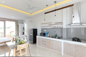 Departamento, 1 habitación | Cocineta privada | Refrigerador con congelador, microondas y parrilla de estufa 