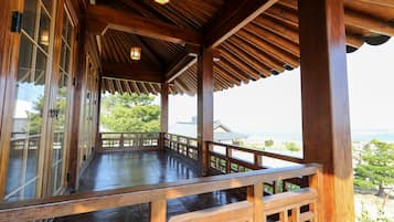 Deluxe Room, Corner | Terrace/patio