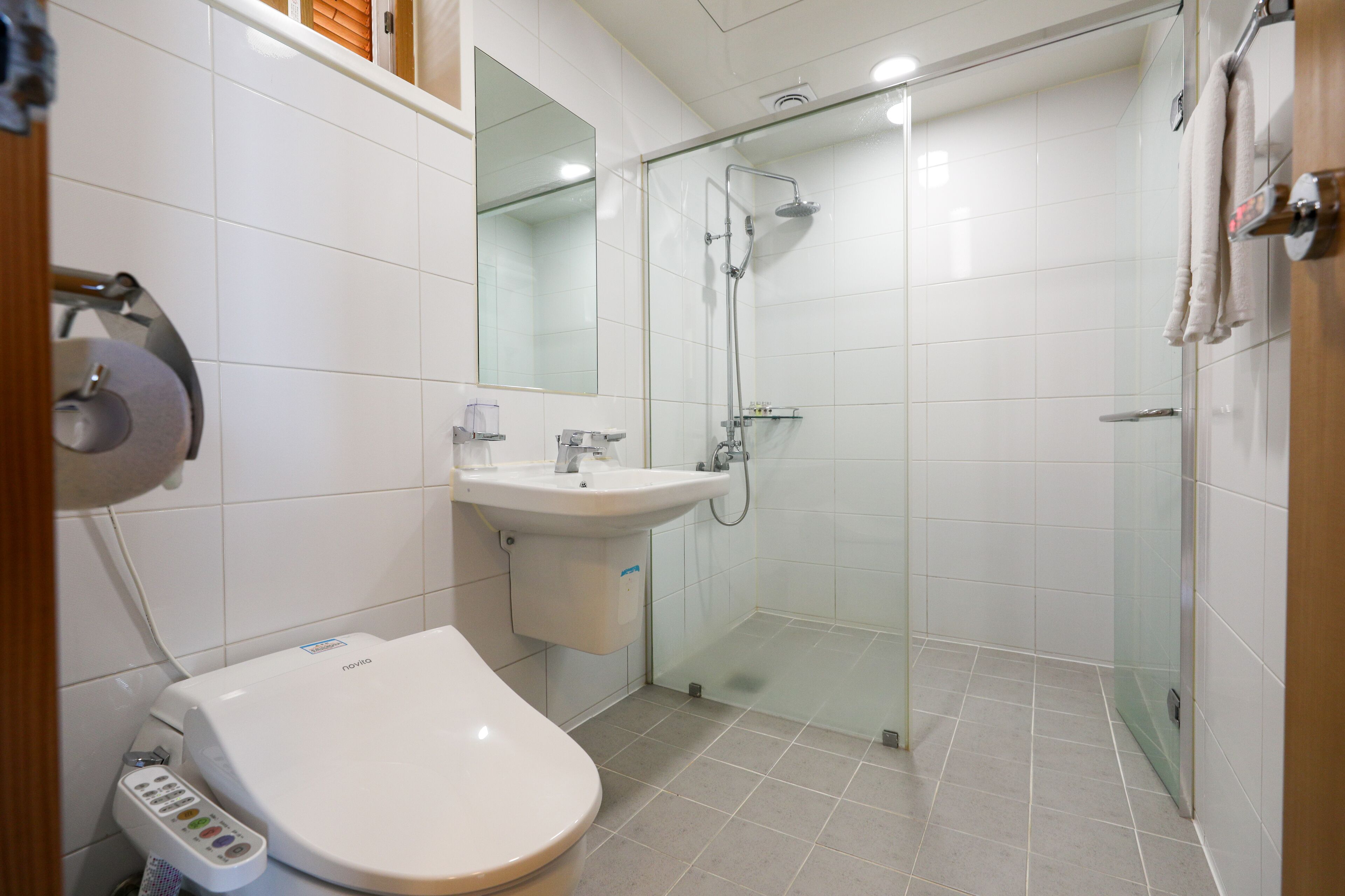 deluxe double room, 1 double bed | bathroom | shower, free toiletries, hair dryer, towels
