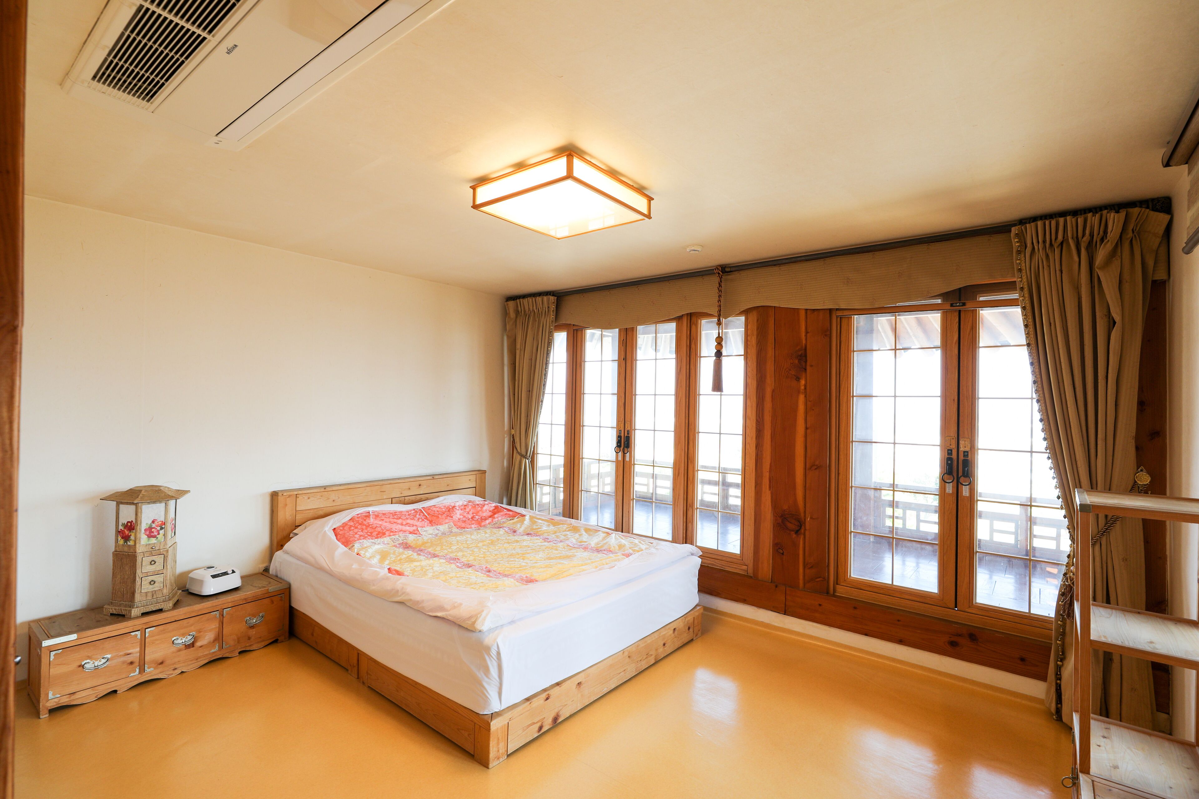 deluxe room, corner | blackout curtains, free wifi