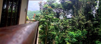 Lake Reach Residence