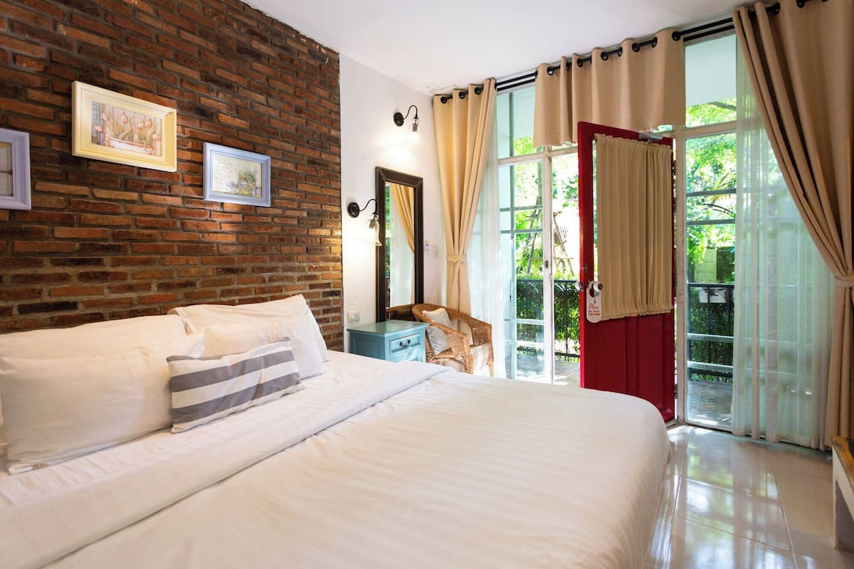 deluxe room | 1 bedroom, premium bedding, select comfort beds, individually decorated
