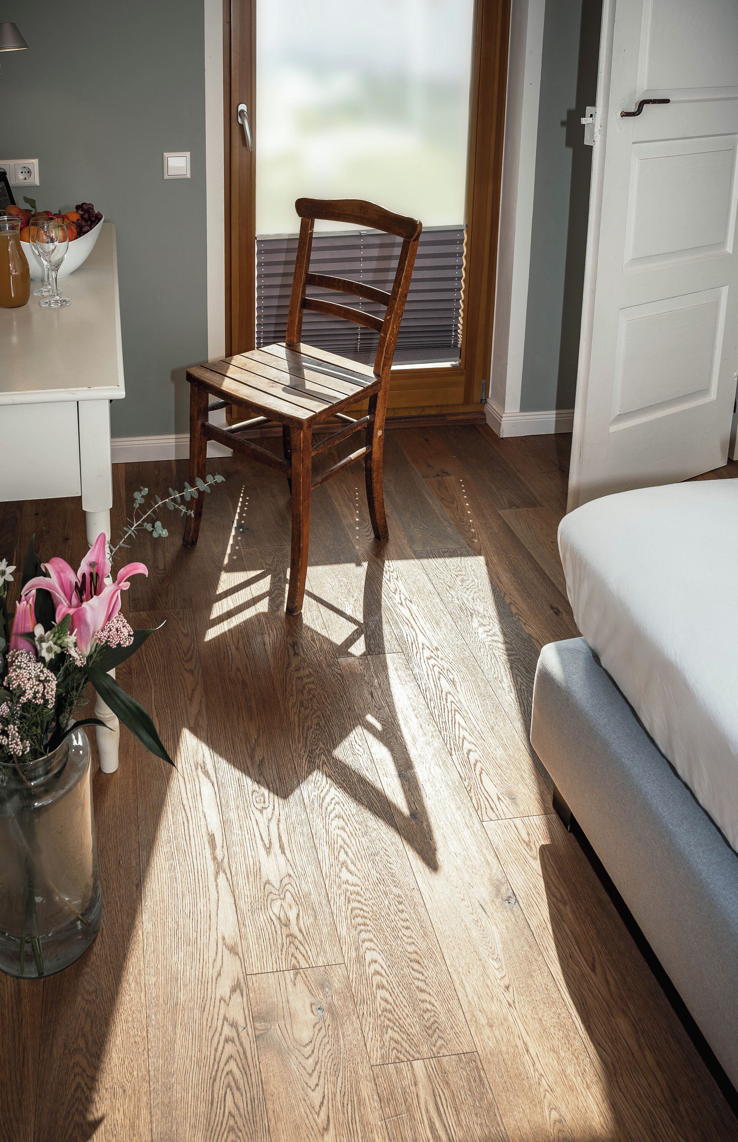 single room | living area | flat-screen tv