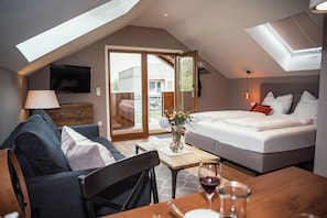 Apartment, Balcony | Hypo-allergenic bedding, soundproofing, free WiFi, bed sheets - Allgäuer Genusshotel und historischer Brauereigasthof Hirsch (Leutkirch im Allgau)