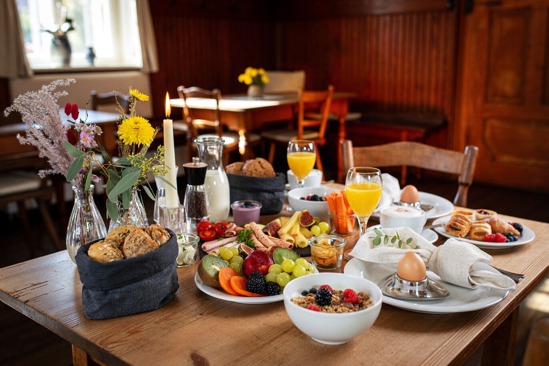 Desayuno buffet diario (EUR 14.90 por persona)