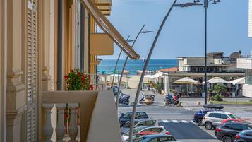 Doppel- oder Zweibettzimmer | Blick auf die Strasse