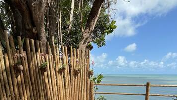 Chalé superior, vista para o mar | Terraço/pátio