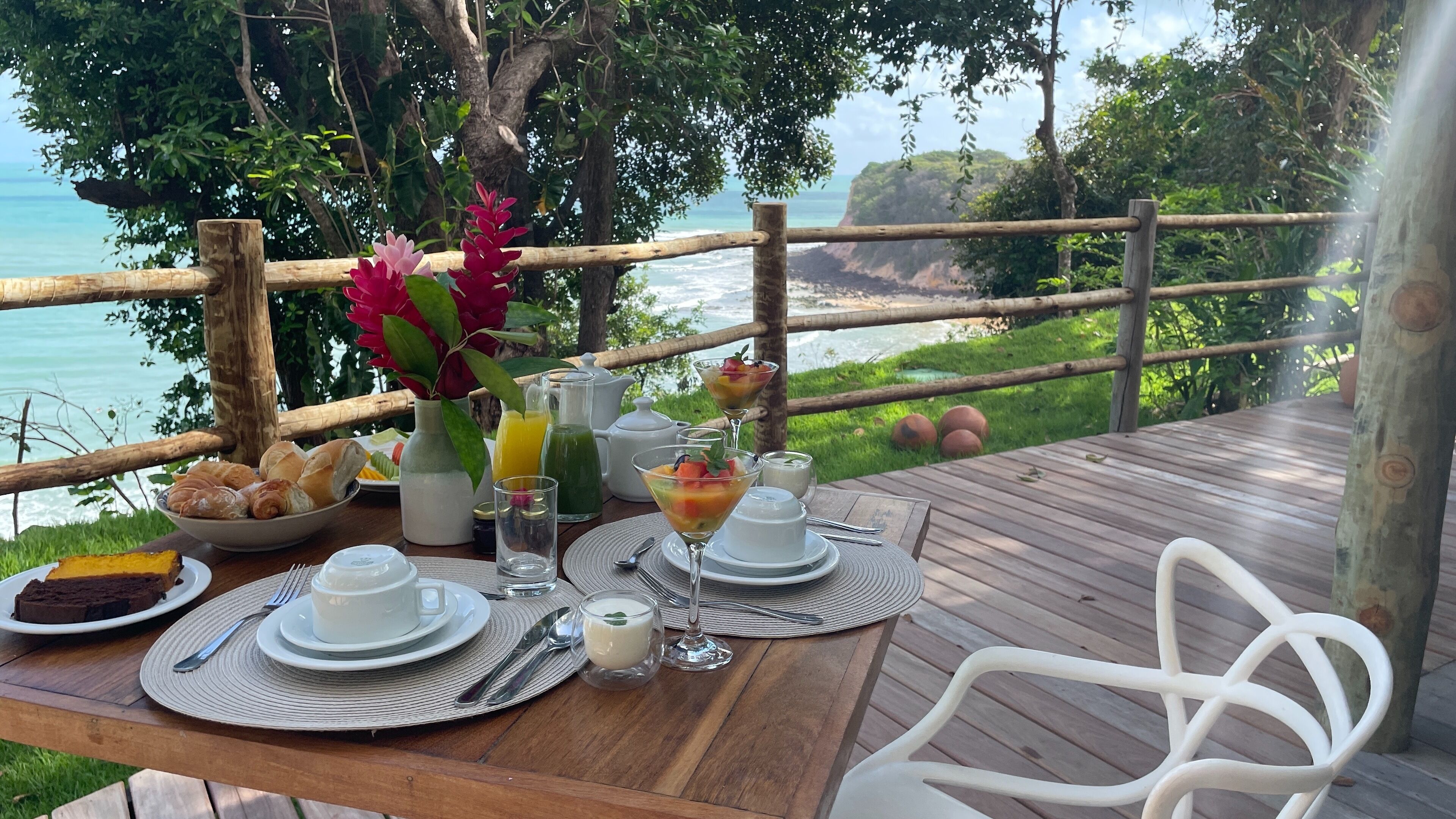 superior chalet, sea view | in-room dining