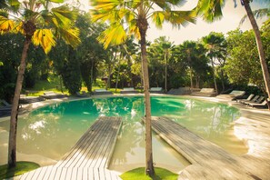 Outdoor pool, sun loungers - Madeiro Beach Hotel And Resort (Tibau do Sul)