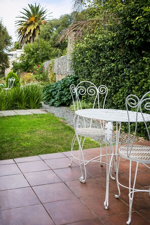 Family Room, Kitchenette