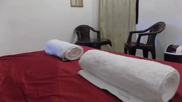 Desk, rollaway beds, free WiFi