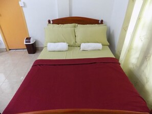 Schreibtisch, Zustellbetten, kostenloses WLAN