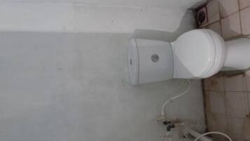 Double Room, Garden View | Bathroom | Combined shower/bathtub, free toiletries, towels