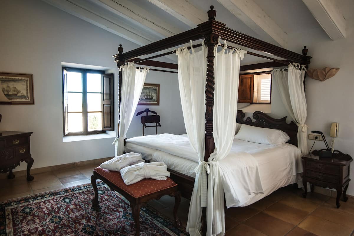 Junior Suite | Premium bedding, in-room safe, individually decorated