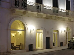 Exterior detail - Hotel Lanzillotta (Alberobello)