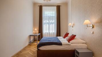 Premium bedding, in-room safe, iron/ironing board