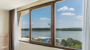 SUPERIOR SUITE DANUBE VIEW | Premium bedding, minibar, desk, blackout drapes