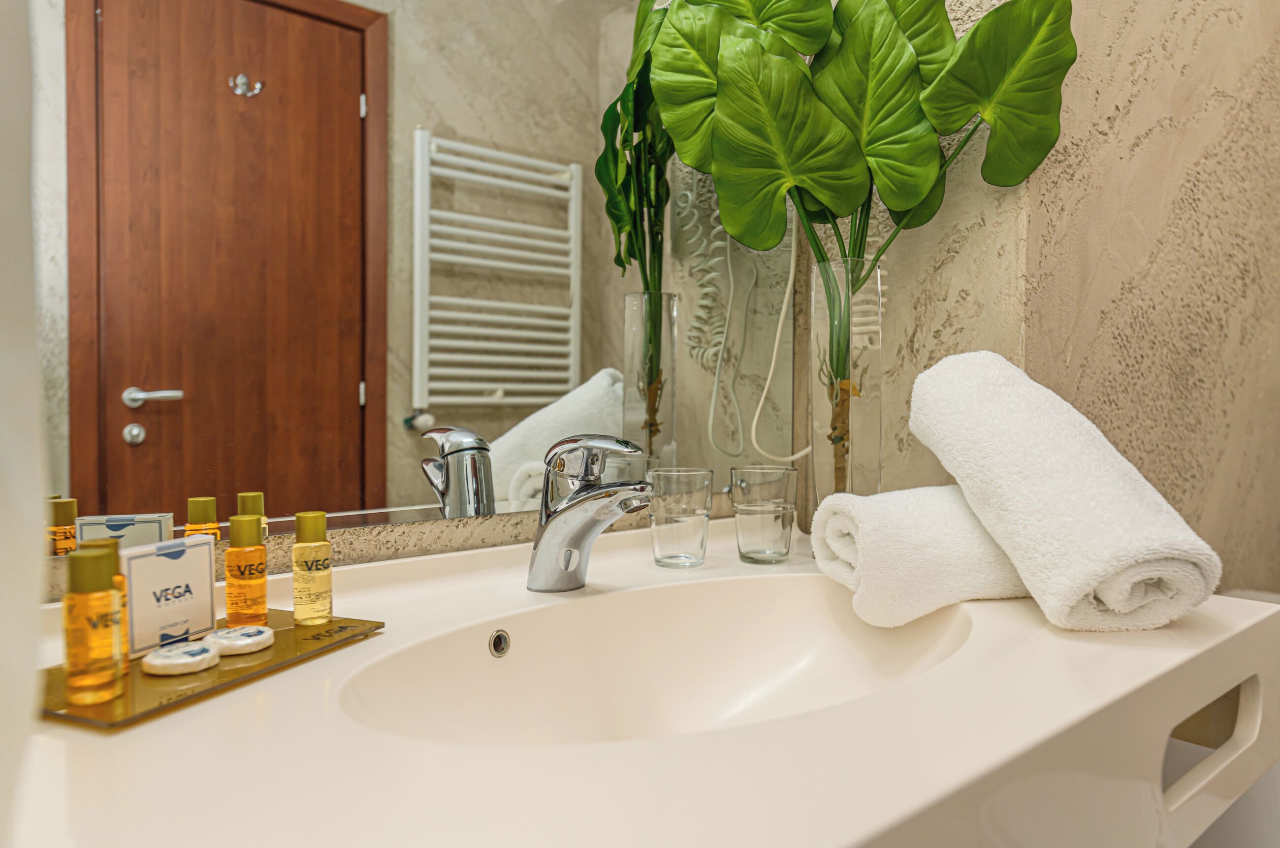 combined shower/bathtub, deep-soaking bathtub, rainfall showerhead