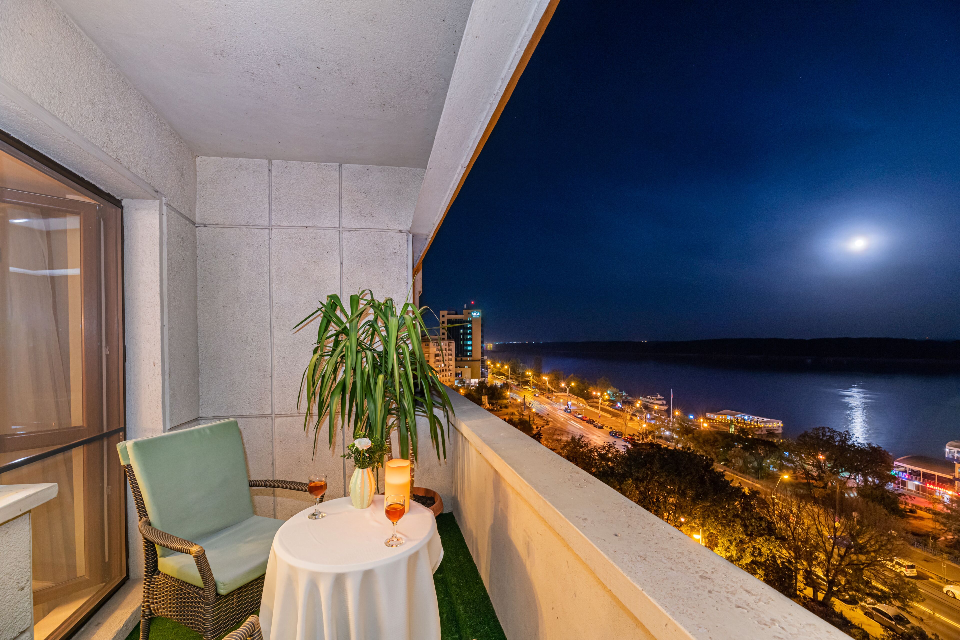 DOUBLE STANDARD BALCONY AND DANUBE VIEW, | Vista balcone
