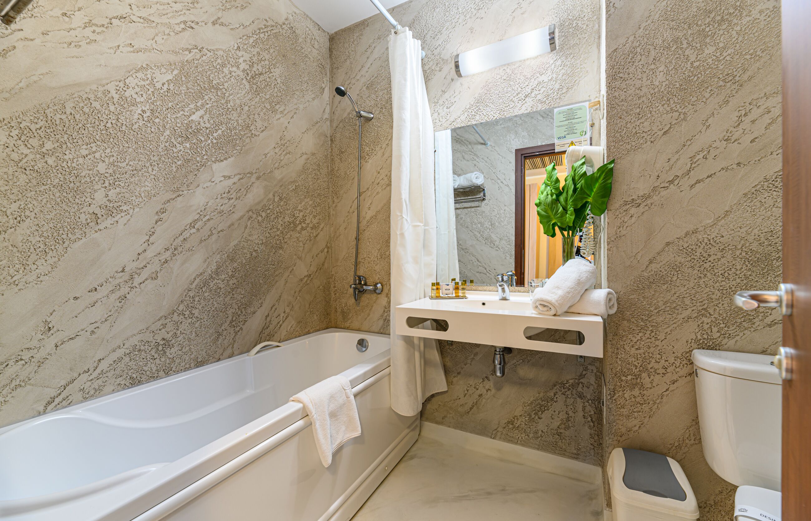 combined shower/bathtub, deep-soaking bathtub, rainfall showerhead