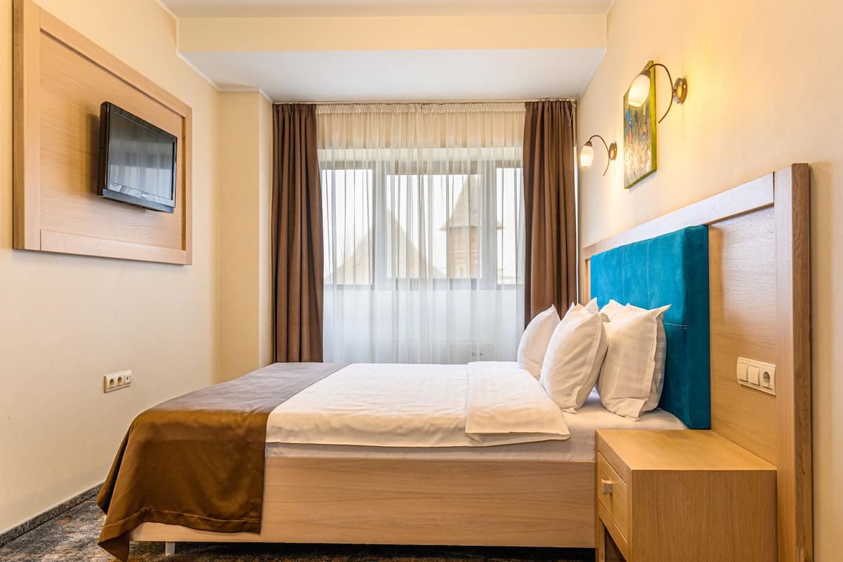 double standard | 1 bedroom, premium bedding, minibar, desk