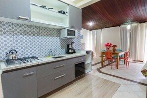 Panoramic-Apartment, 2Â Schlafzimmer, Kochnische, Buchtblick | Eigene Kochnische