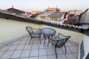 Panoramic-Apartment, Kochnische, Buchtblick | Balkon