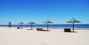 Privat strand og hvit sand