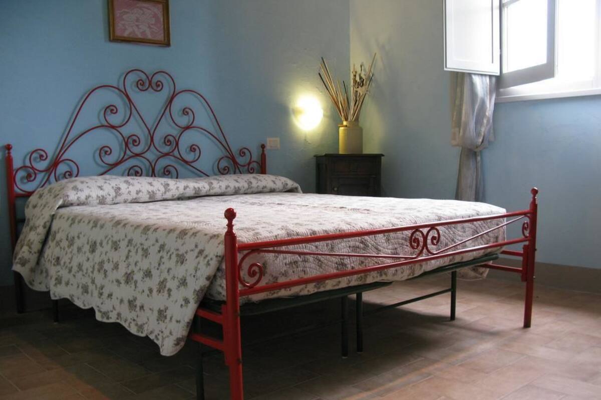Room, Garden View
