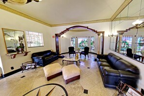 Lobby lounge - Tamareiras Park Hotel (Uberaba)