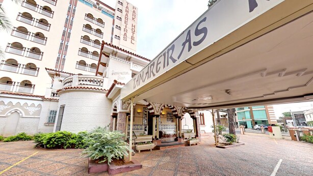 A hotel entrance with a covered area, a sign for 'TAMAREIRAS', and a building in the background. - Tamareiras Park Hotel (Uberaba)