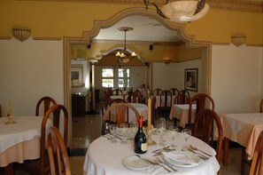 Se sirven comidas, cenas y cocina brasileña 
