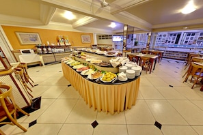 Petit déjeuner buffet compris tous les jours