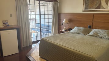 標準雙人房, 1 間臥室 | 迷你吧、房內夾萬、書桌、遮光窗簾/窗簾