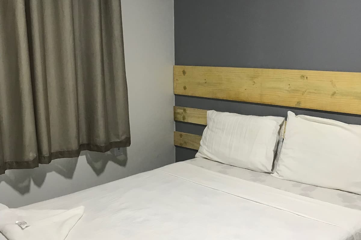 Tweepersoonskamer, 1 tweepersoonsbed | 1 slaapkamer, een minibar, gratis wifi, beddengoed