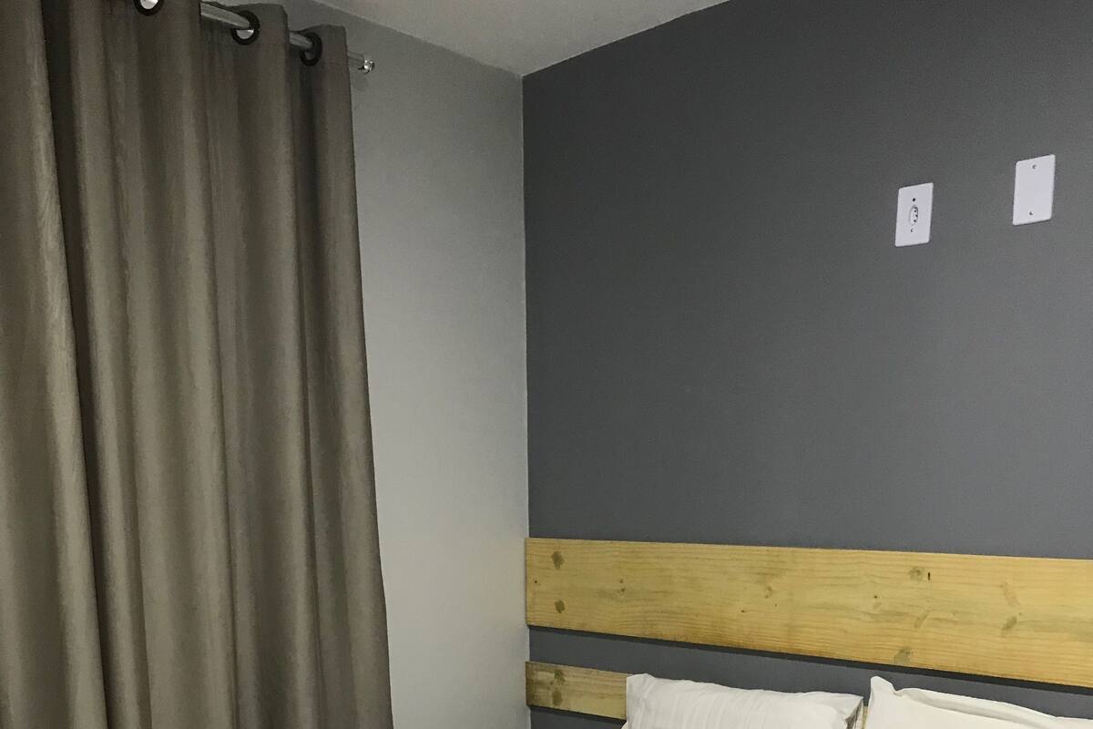 Quarto casal, 1 cama de casal | Frigobar, Wi-Fi de cortesia, roupa de cama