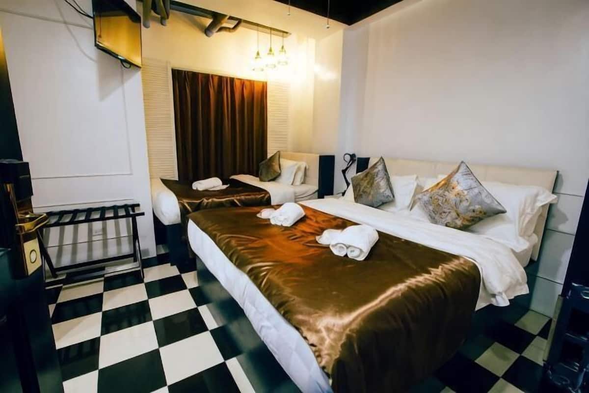In-room safe, free WiFi