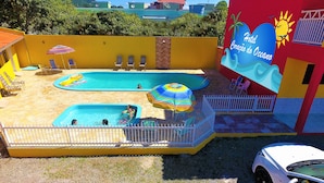 Kolam renang outdoor