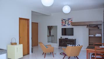 Frigobar, individualmente decorados, individualmente mobiliados