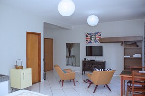 Minibar, individually decorated, individually furnished, desk - Pousada Beira Rio (Itumbiara)